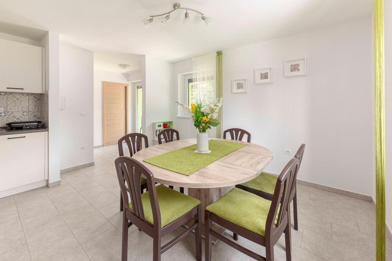 Hisa V Zelenem Apartment Bled
